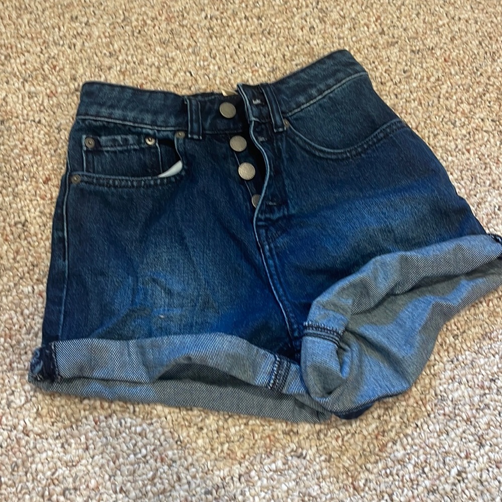 Woman’s cuffed Roxy shorts